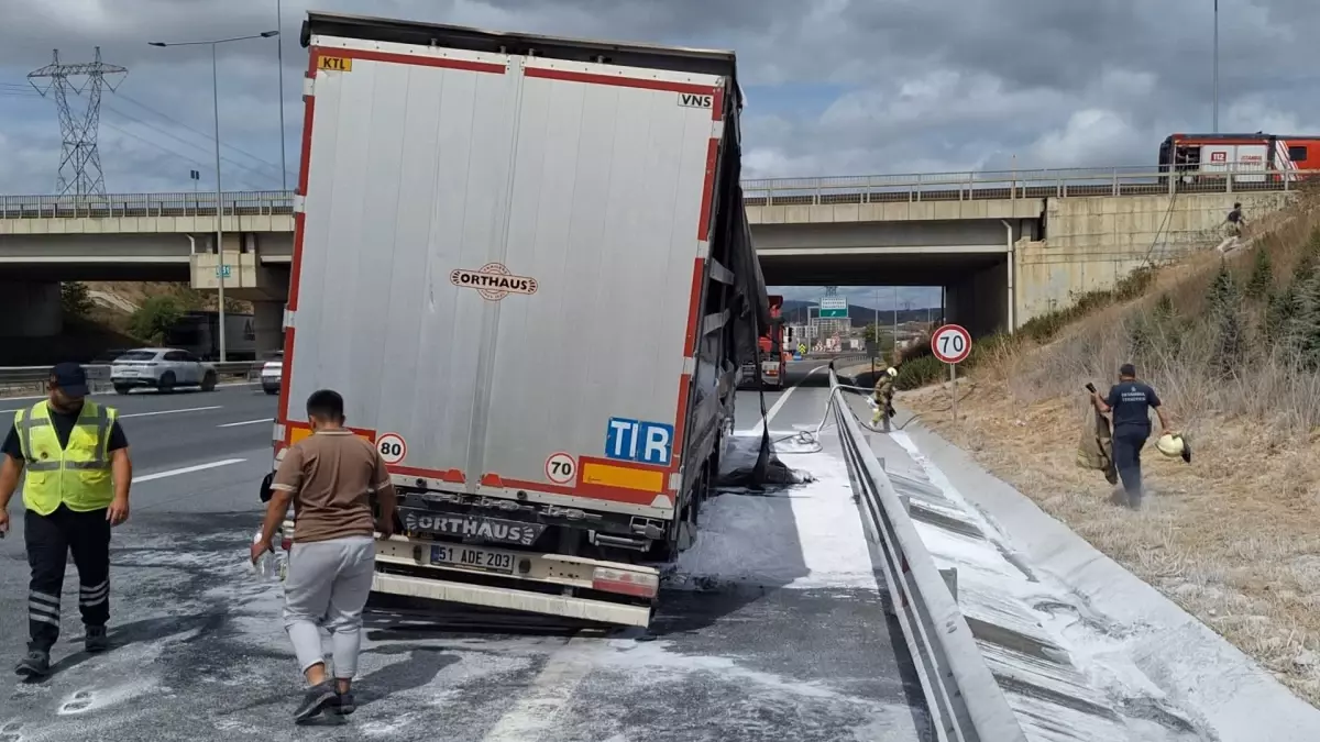 Kuzey Marmara Otoyolu\'nda TIR yangını