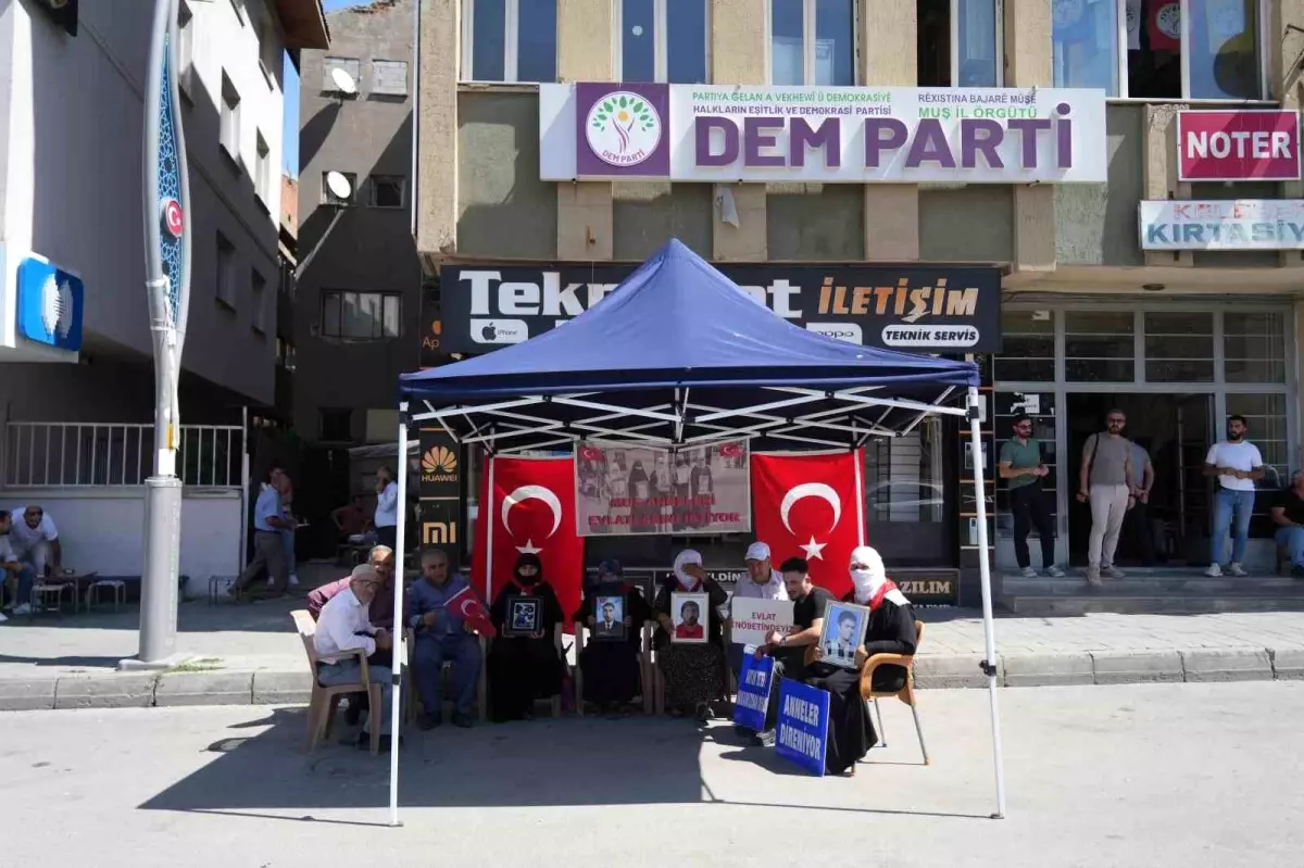 Muş\'ta Aileler Evlatlarına Teslim Ol Çağrısı Yapıyor