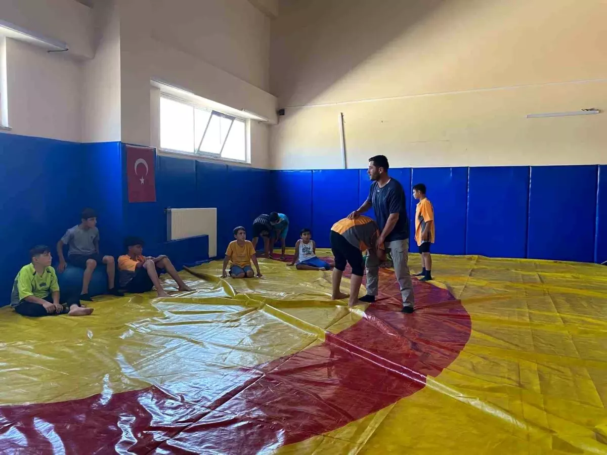Korkut\'ta Yaz Spor Okulları Güreş Antrenmanları Devam Ediyor