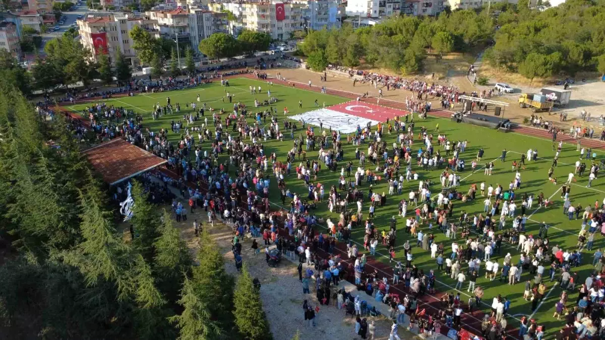 Demirci\'de Kurtuluş Festivali Kapsamında SOLOTÜRK Gösteri Uçuşu Yapıldı