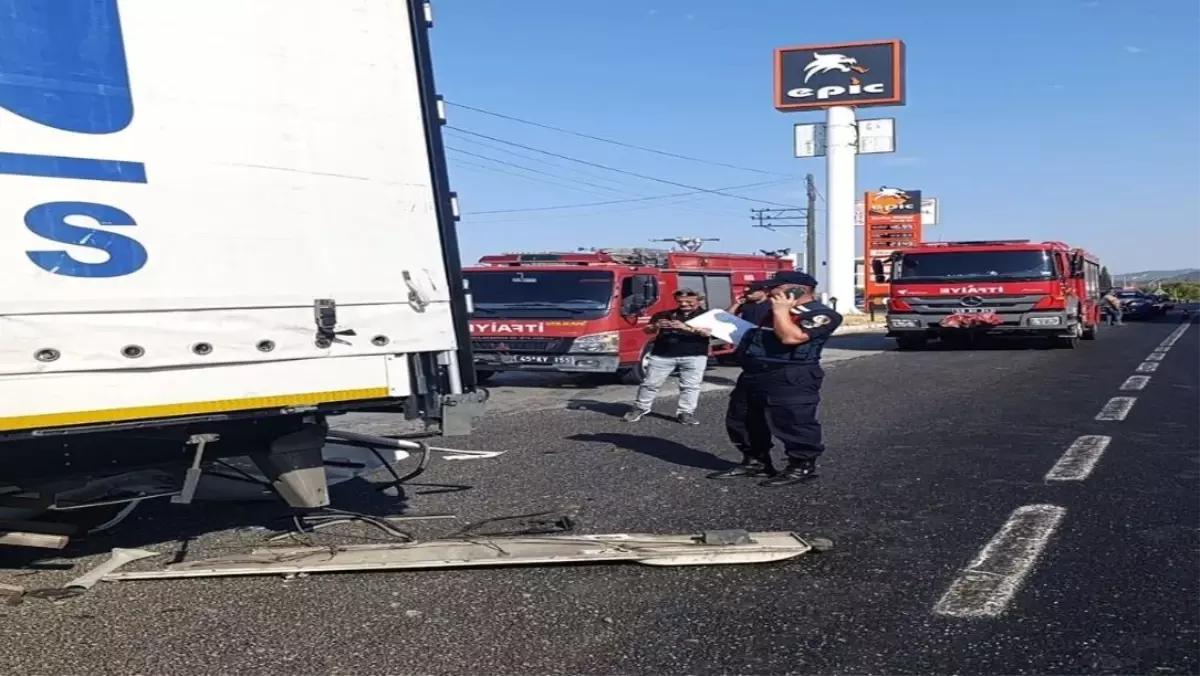 Turgutlu\'da trafik kazası: 2 ölü, 1 ağır yaralı