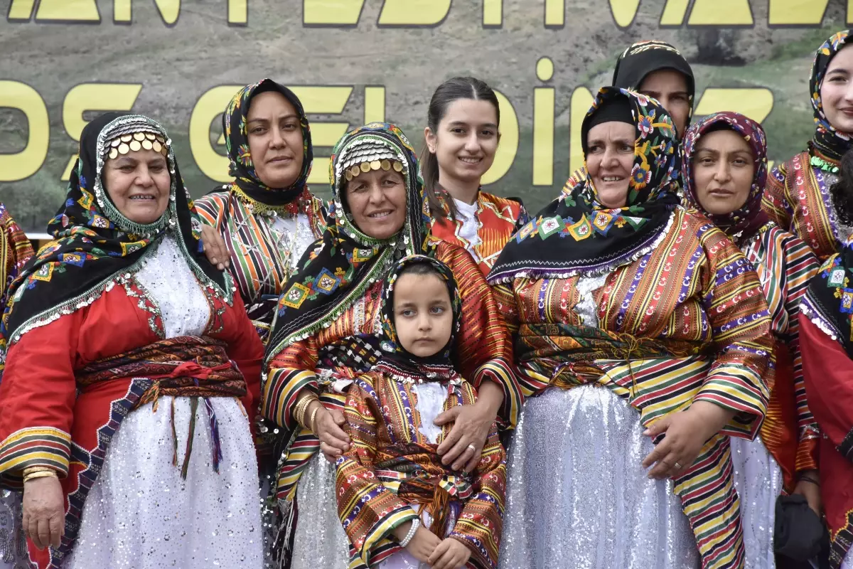 Yeniköy\'de Yöresel Kıyafet Geleneği