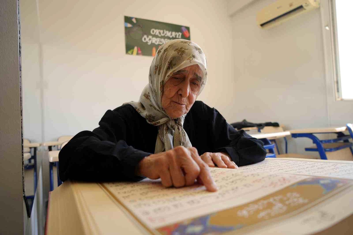87 Yaşındaki Fadile Tılfarlıgil, Kur\'an-ı Kerim Okumayı Öğrendi