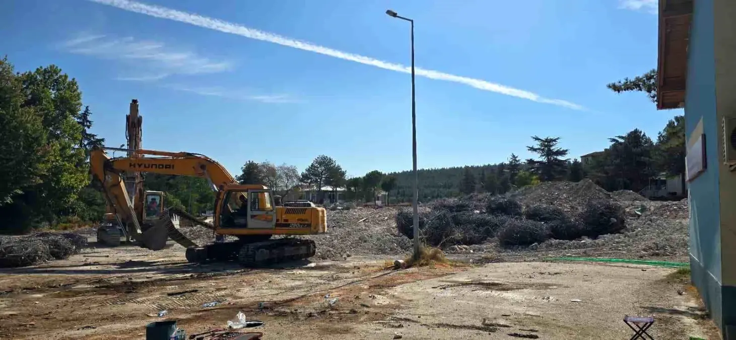 Eski Hastane Yıkıldı, Yeni Servis Geliyor