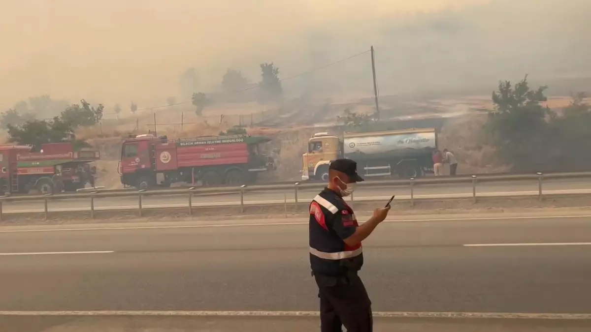Yenişehir\'de Yangın, Trafik Kapandı