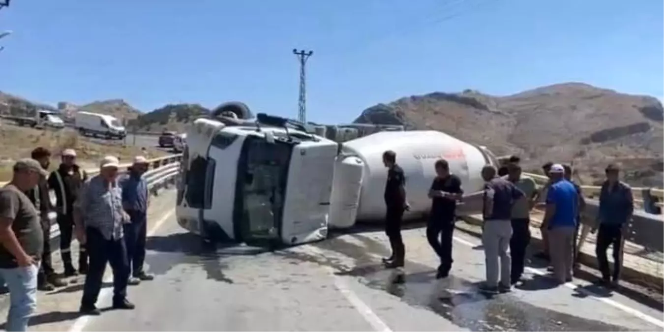 Beton Mikseri Devrildi: 1 Yaralı