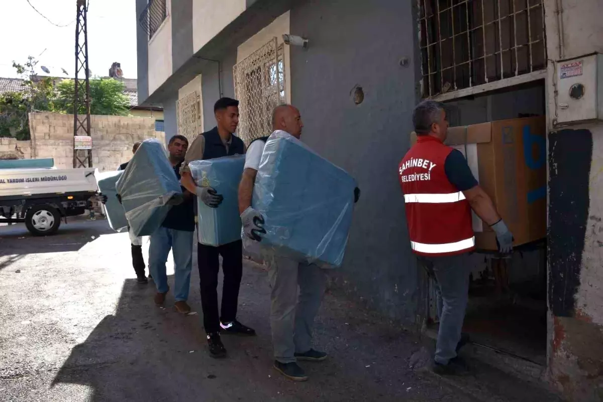 Şahinbey Belediyesi İhtiyaç Sahibi Ailelere Yardım Eli Uzatıyor