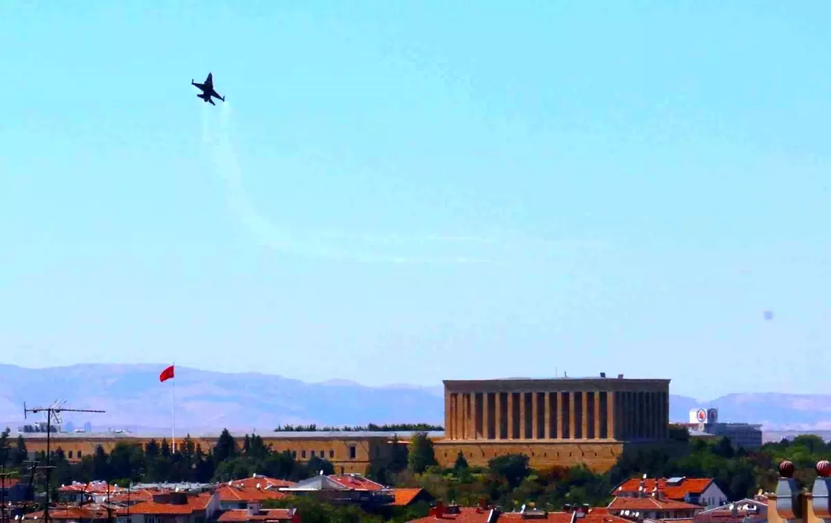 SOLOTÜRK Anıtkabir Semalarında Uçtu