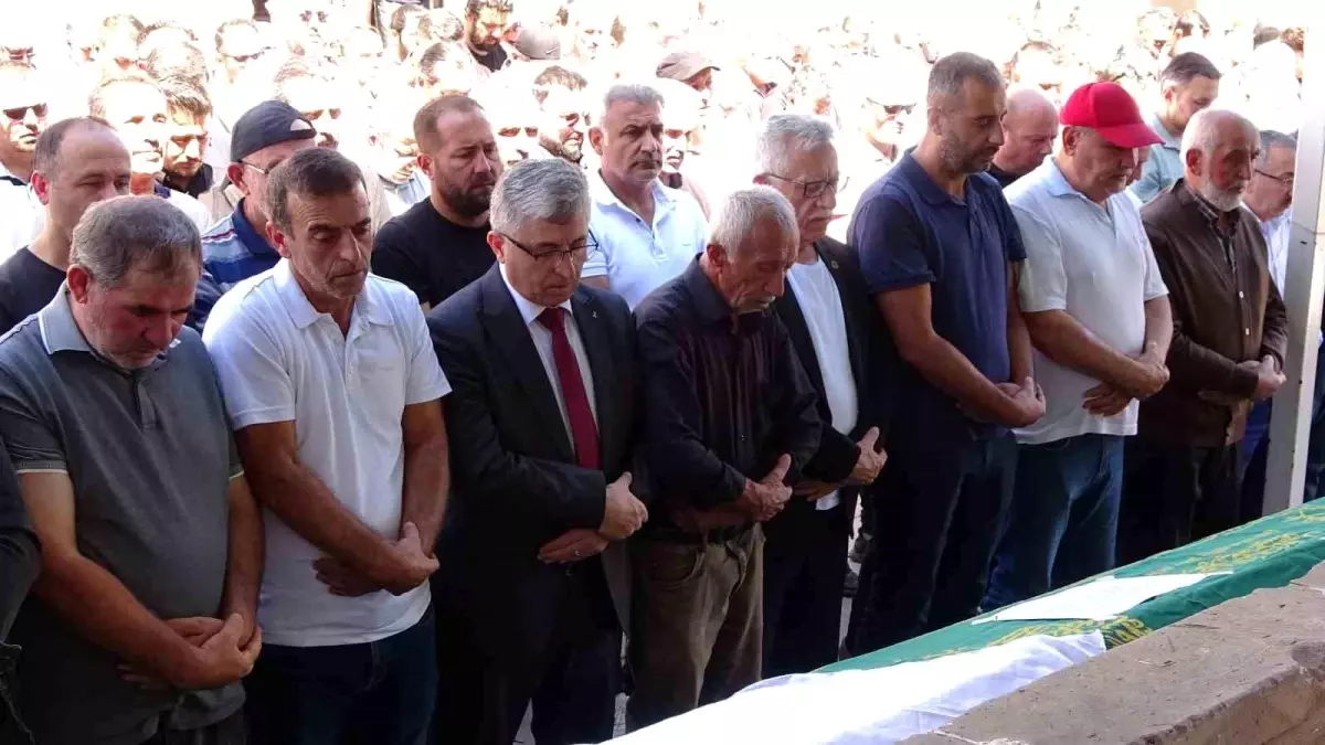 Yerköy\'de Trafik Kazası: Hemşire Derya Balta Son Yolculuğuna Uğurlandı