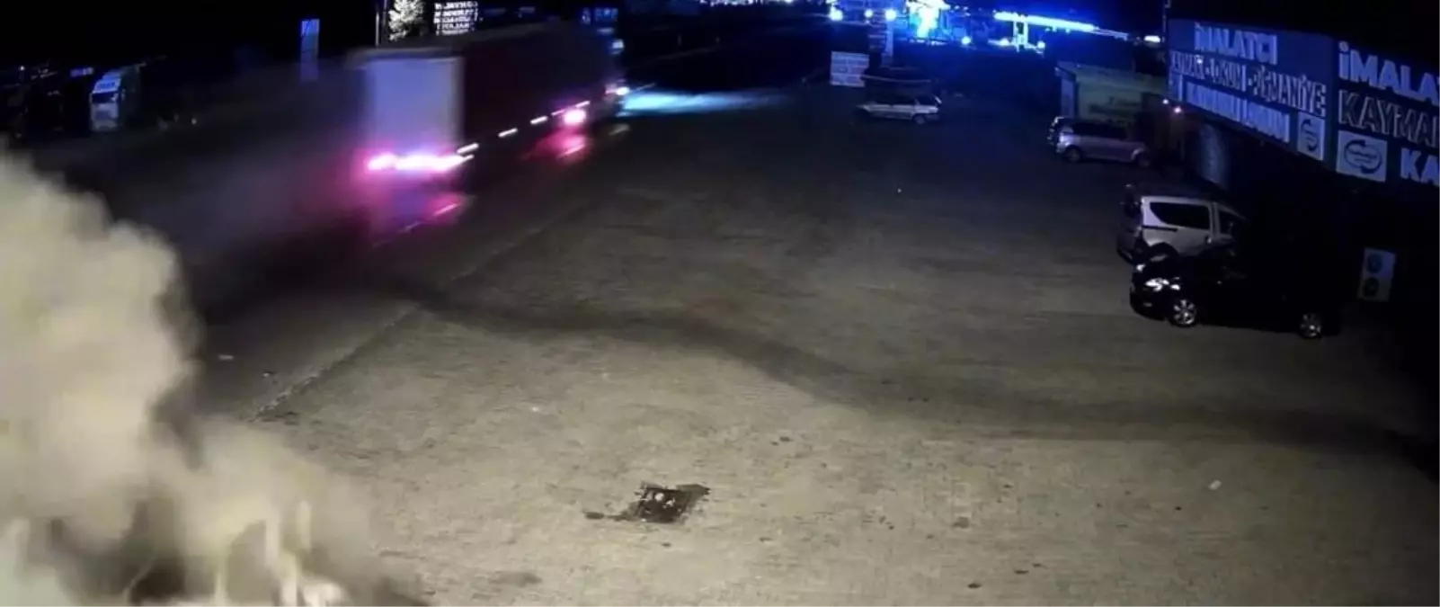 Afyonkarahisar\'da Feci Kaza: 2 Ölü, Tır Sürücüsü Kaçtı