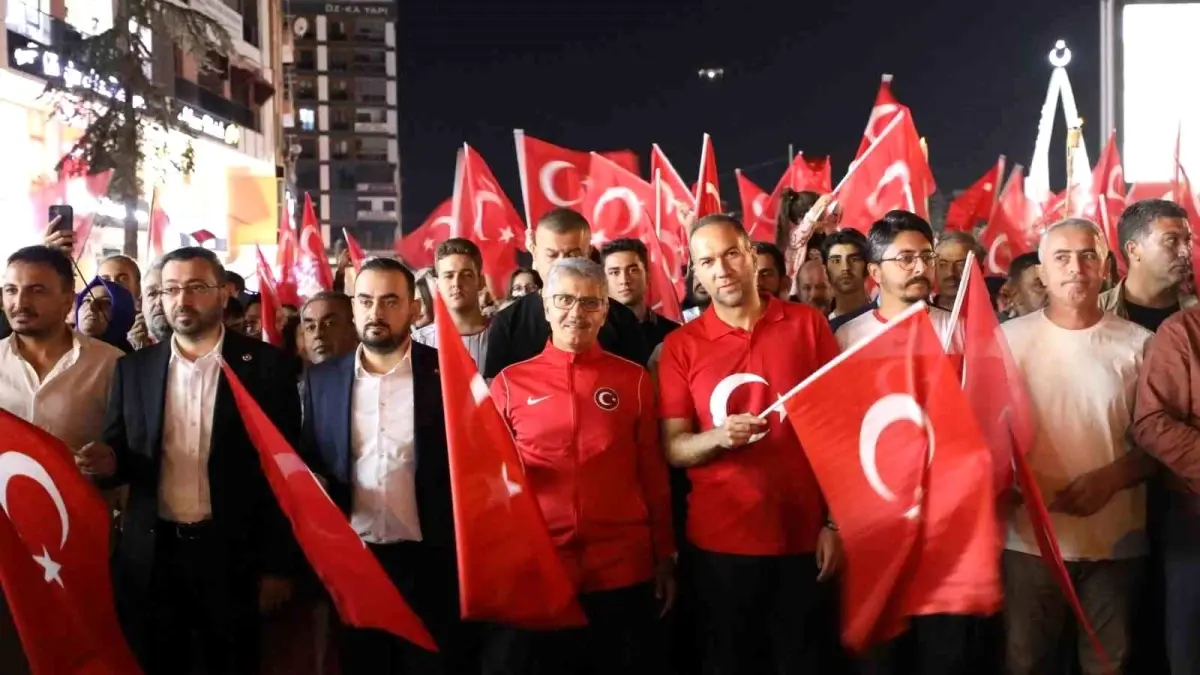 Başkan Özdemir: "30 Ağustos, milletimizin yeniden doğuşunun simgesidir"