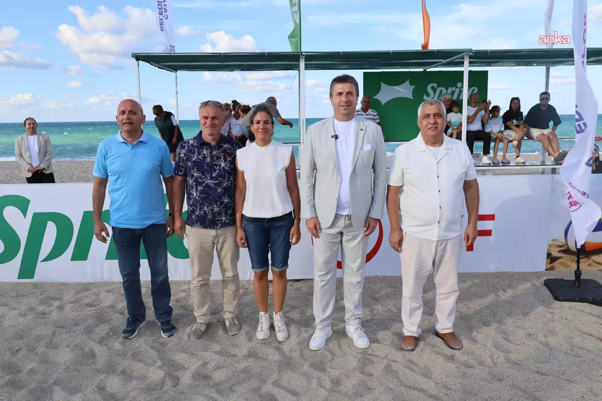 Çatalca\'da 24. Erguvan Kültür ve Sanat Festivali\'nde Plaj Voleybolu Heyecanı