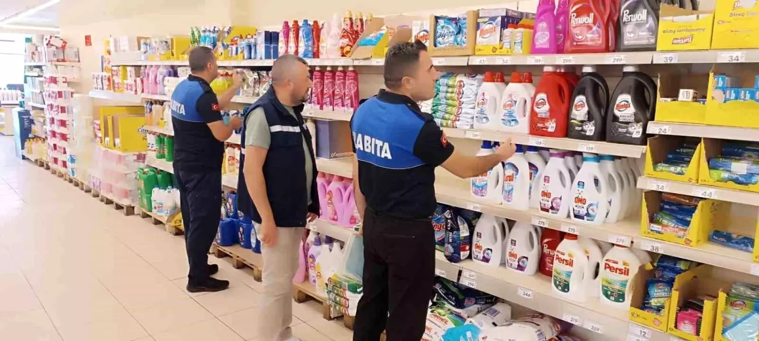 Dilovası\'nda Zabıta Denetimleri: 120 İşyerinde 450 Ürün İmha Edildi