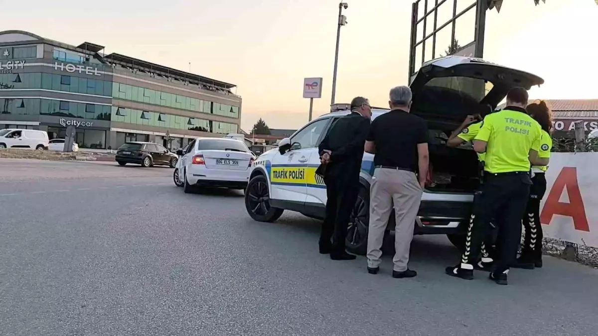 İnegöl\'de Çakarlı Araçla Havaya Ateş Açıldı