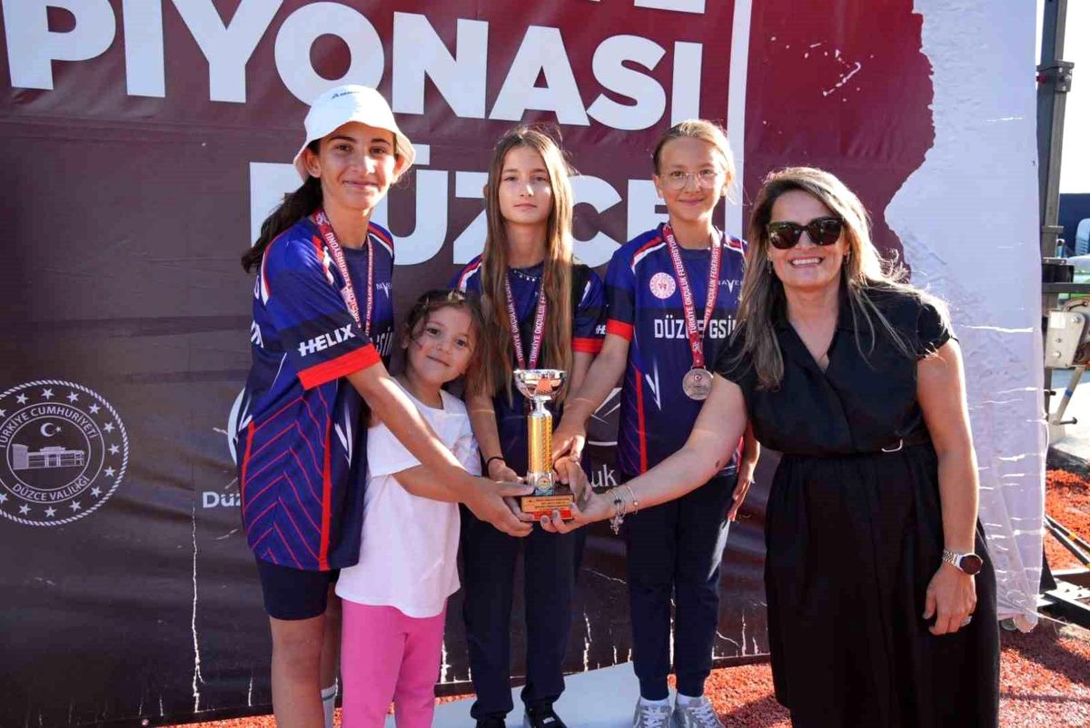 U13 Türkiye Okçuluk Şampiyonası Düzce\'de Devam Ediyor