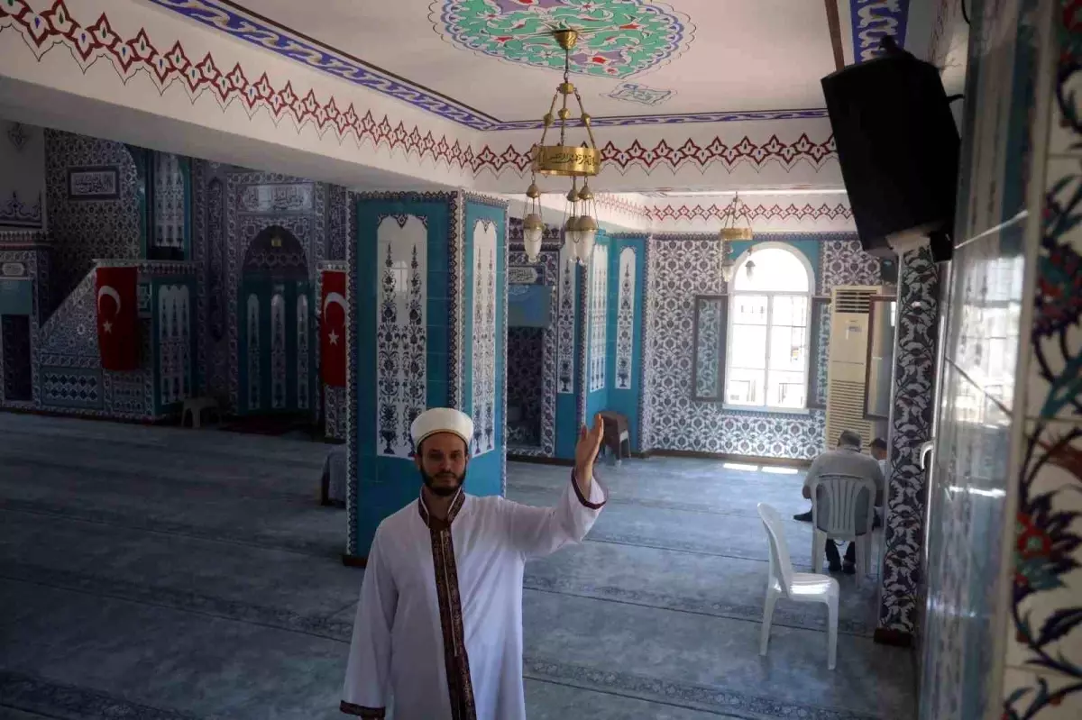 Hatay\'da kuşlar camiyi mesken tuttu
