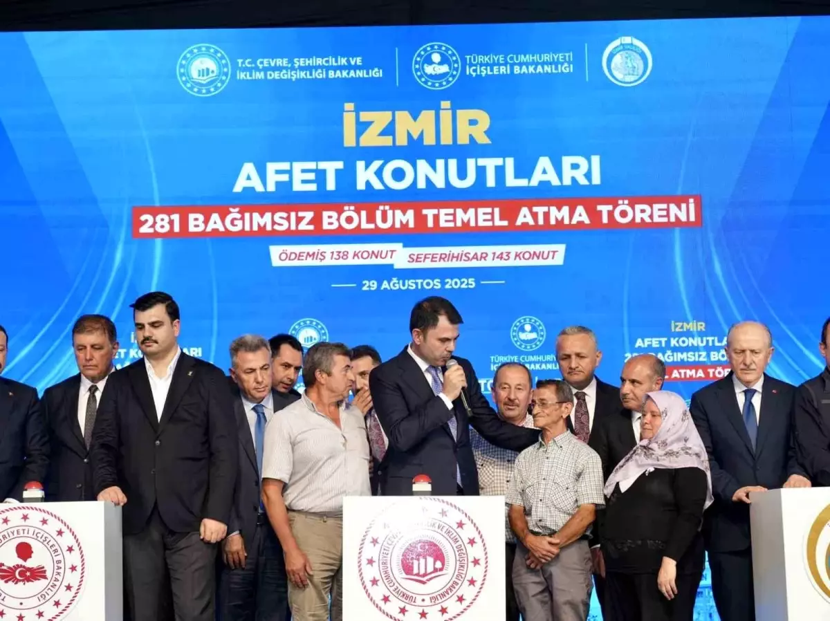 İzmir\'de yangın yaraları sarılıyor: 281 yeni konutun temeli atıldı