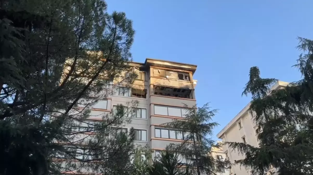 Kadıköy\'de Yangın: 1 Kişi Hastaneye Kaldırıldı