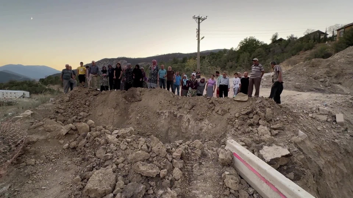Karabük\'te TOKİ Konutları Nedeniyle Yol Kapatıldı, Vatandaşlar Tepki Gösterdi