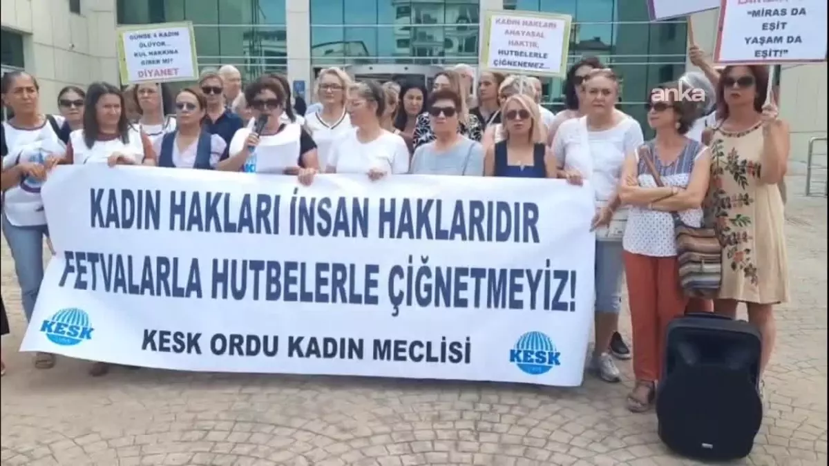 Diyanet\'in Hutbesine Kadınlardan Tepki