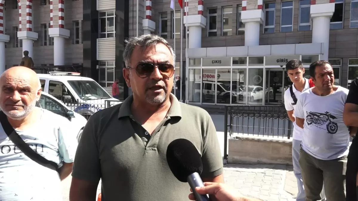 Kuşadası\'nda İşçiler Maaşlarını Alamayınca İsyan Etti