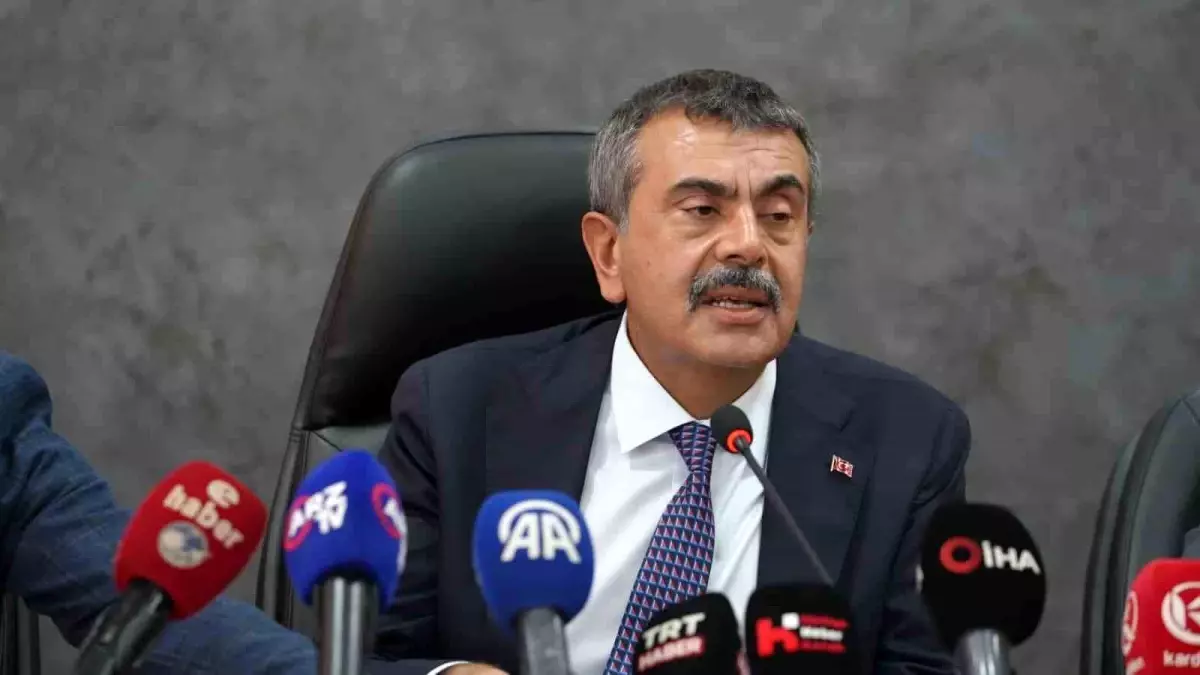 Milli Eğitim Bakanı Tekin\'de CHP Genel Başkanı Özgür Özel\'e şarkılı gönderme;