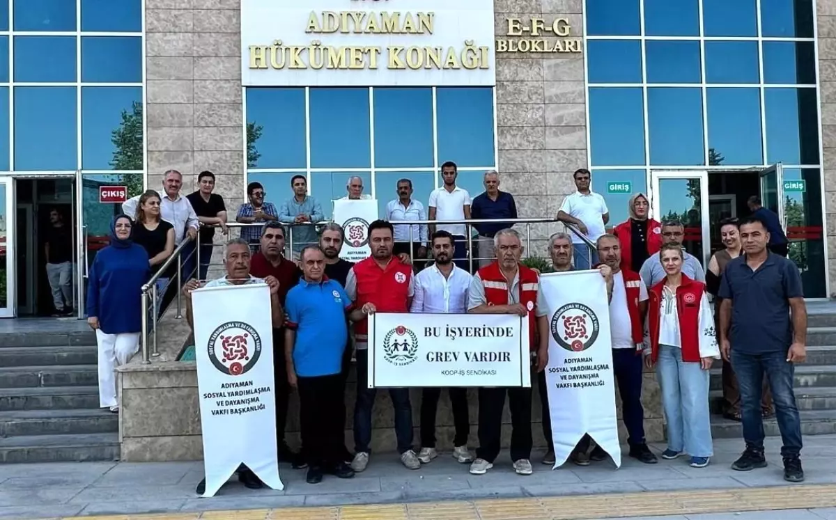 Adıyaman\'da Sosyal Yardımcılar Grevde
