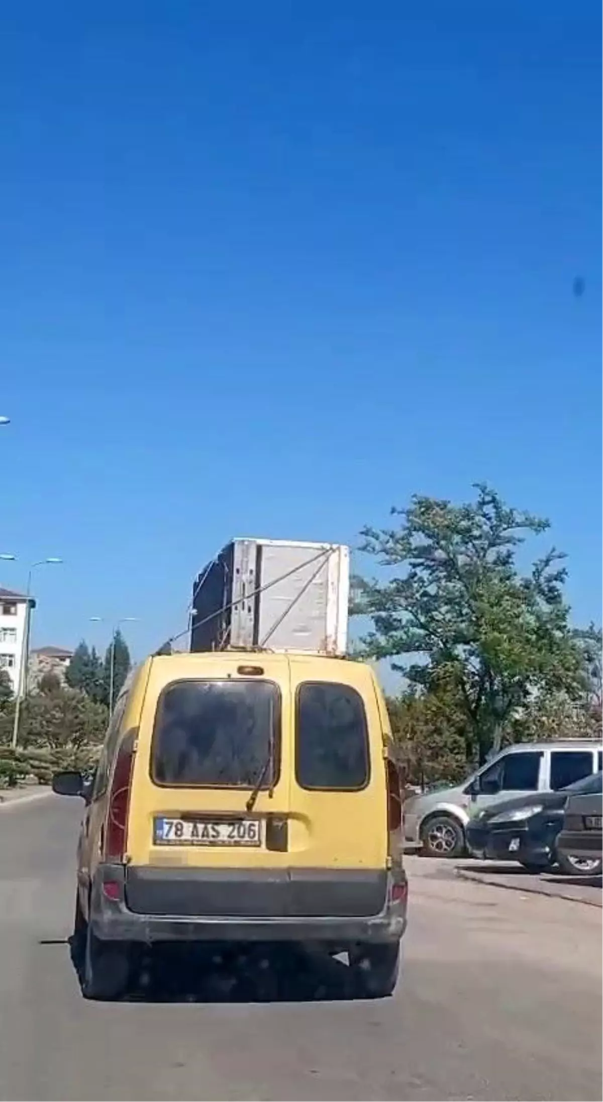 Karabük\'te Buzdolabı Taşıyan Araç Ceza Yedi