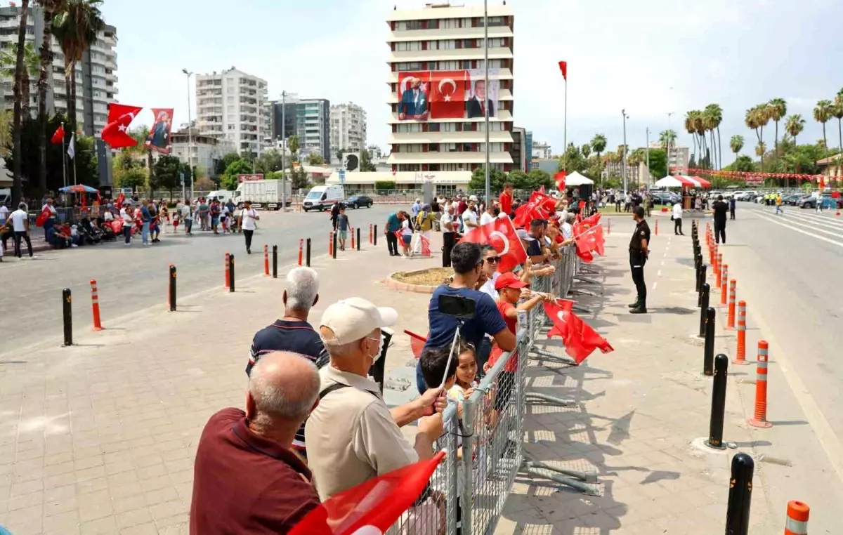 Adana\'da Zafer Bayramı kutlamaları