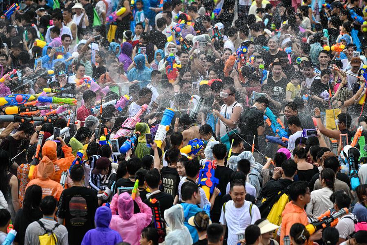 Çin\'de Su Festivali Coşkusu