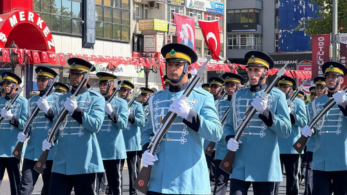 Zafer Bayramı Korteji Ankara\'da