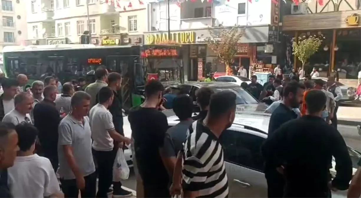 Van\'da Bayılan Sürücü Hastaneye Kaldırıldı