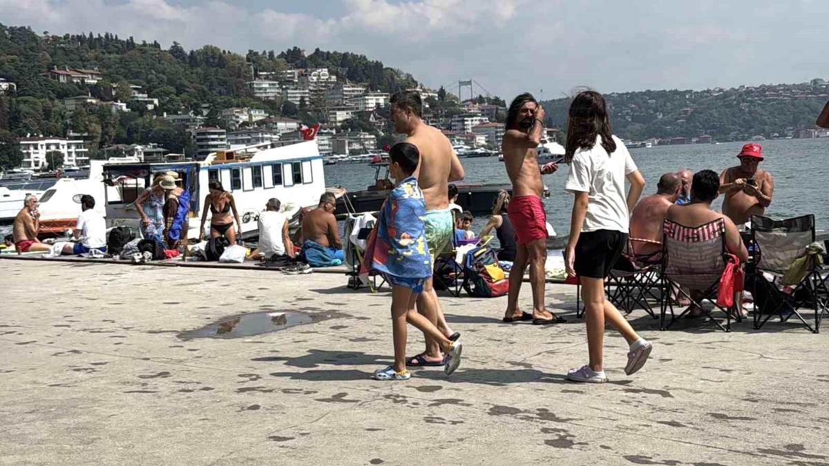 Bebek Sahili\'nde 30 Ağustos Yoğunluğu