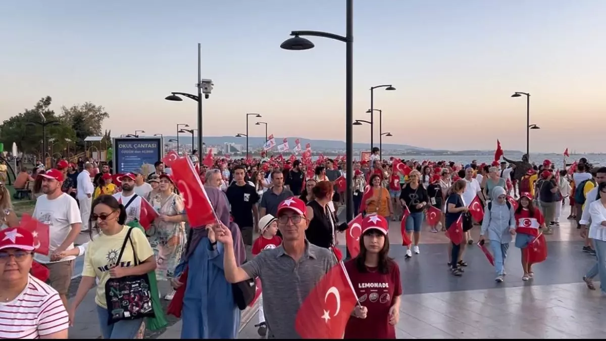 Zafer Bayramı\'nda Kortej Yürüyüşü