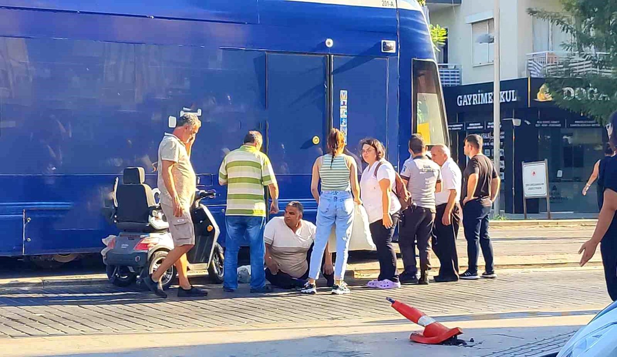 Antalya\'da Engelli Vatandaş Tramvaya Çarptı