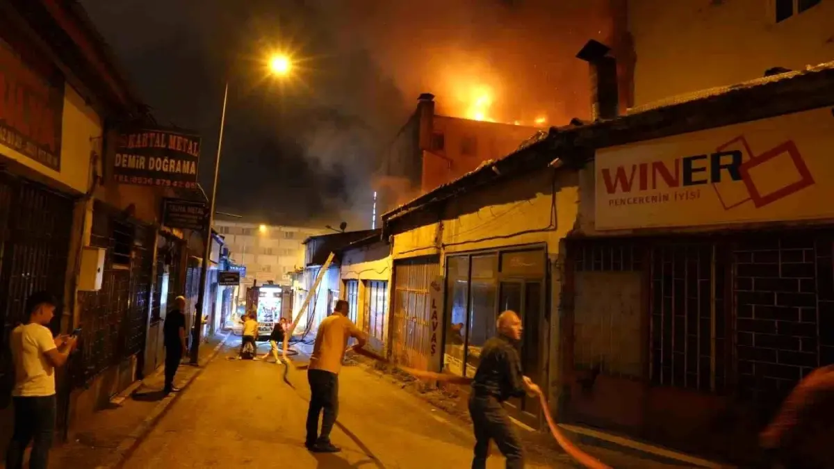 Erzurum\'da Cağ Kebabı Dükkanında Yangın