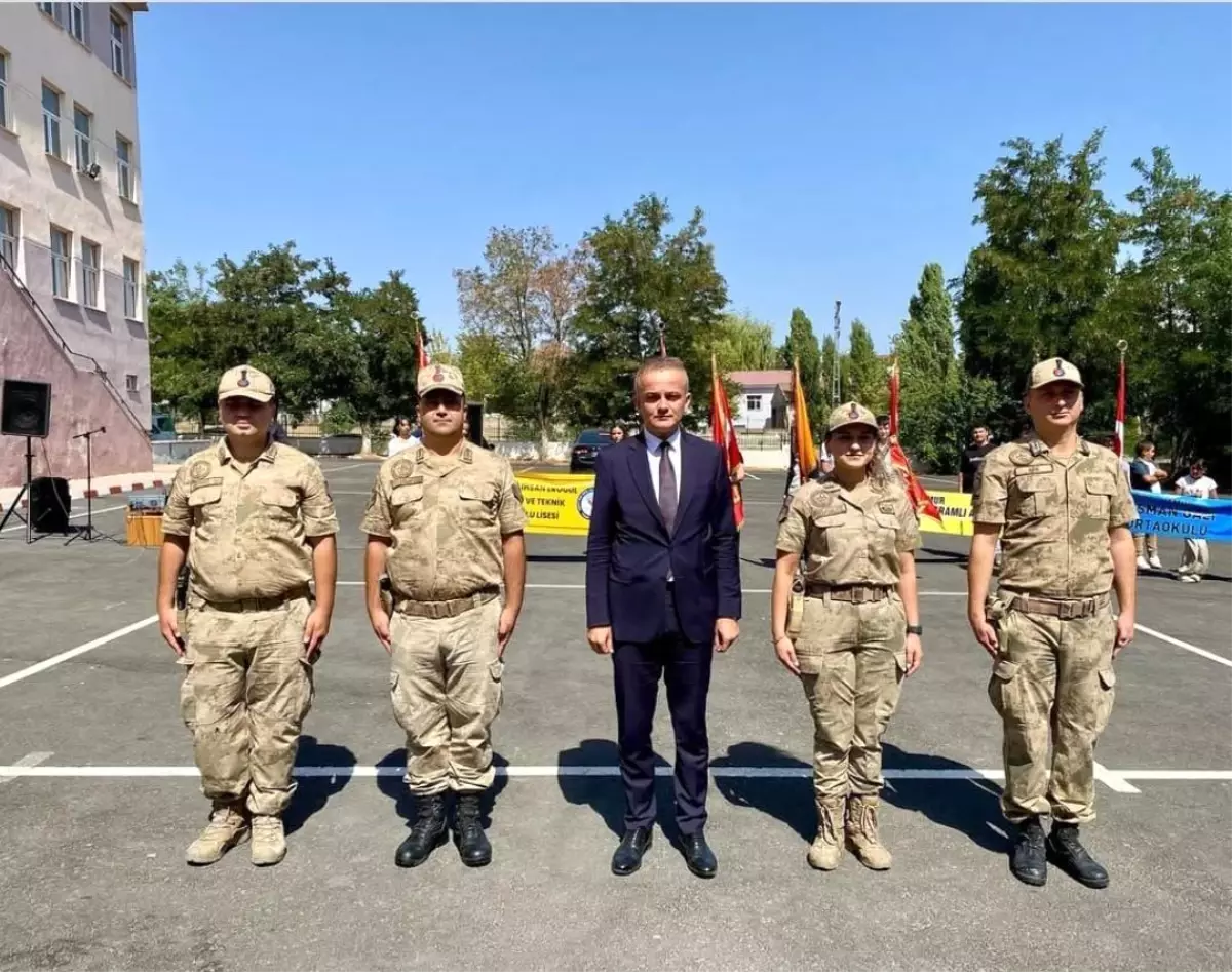 Hamur\'da 30 Ağustos Zafer Bayramı törenle kutlandı