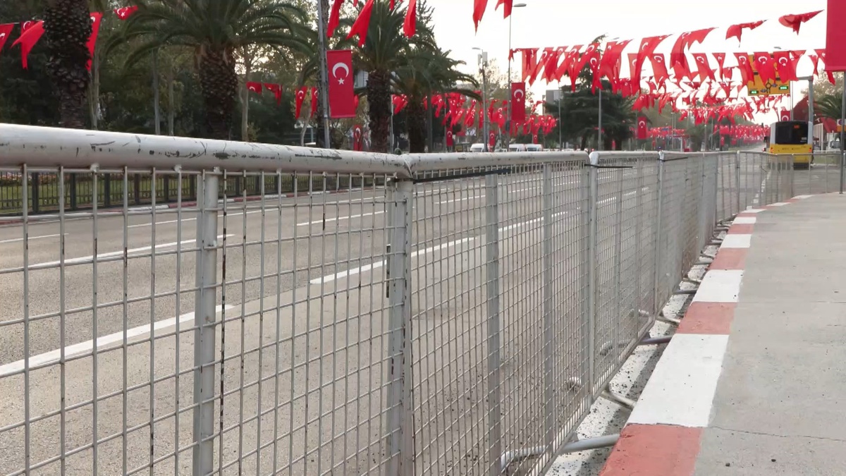 Zafer Bayramı İçin İstanbul\'da Yol Kapatmaları