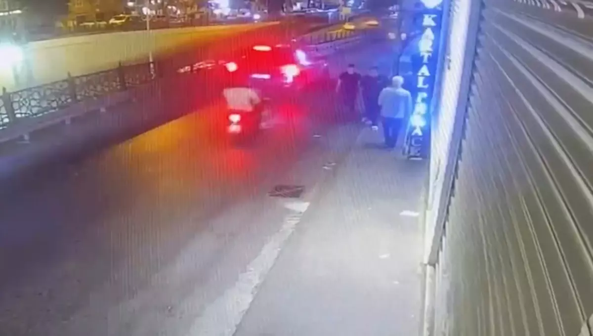 Taksim\'de Kapkaç: Mısırlı Turistin Çantası Hızla Bulundu