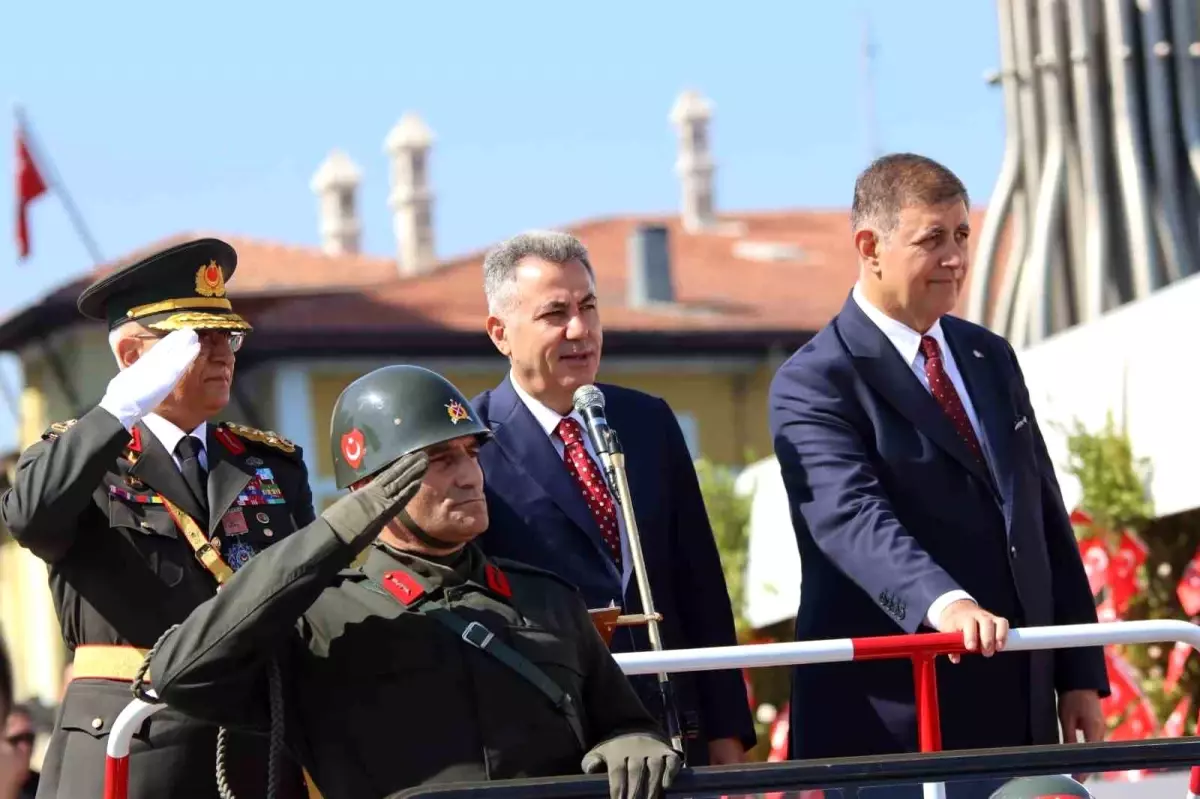 İzmir\'de 30 Ağustos Zafer Bayramı coşkuyla kutlandı