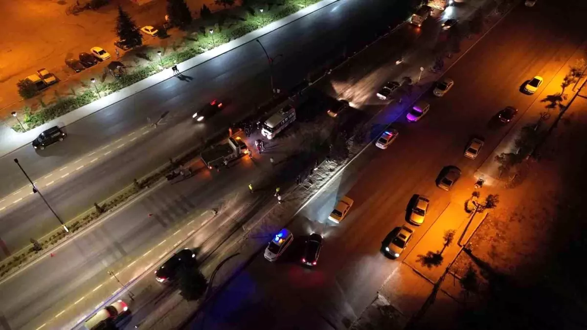Karaman\'da Yolcu Minibüsü Kaza Yaptı, Sürücü Olay Yerinden Kaçtı