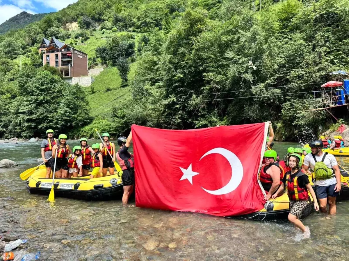 Rize\'de Rafting ile Zafer Bayramı Kutlandı
