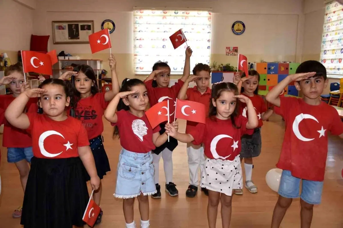 Minik Öğrenciler 30 Ağustos Zafer Bayramı\'nı Coşkuyla Kutladı