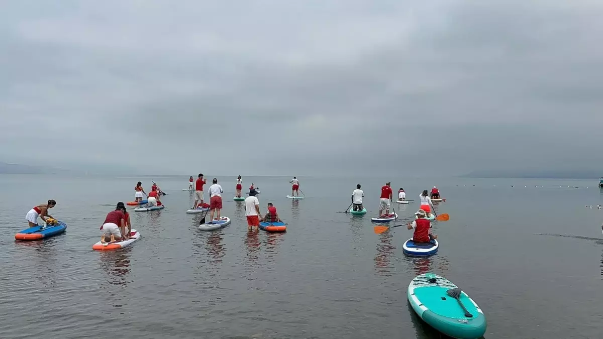 İznik\'te Zafer Bayramı\'nda Sup Board Gösterisi