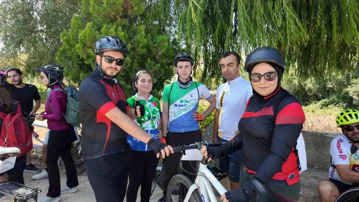 Görme Engelli Sporcular Kocaeli\'nin Güzelliklerini Tandem Bisikletle Keşfetti