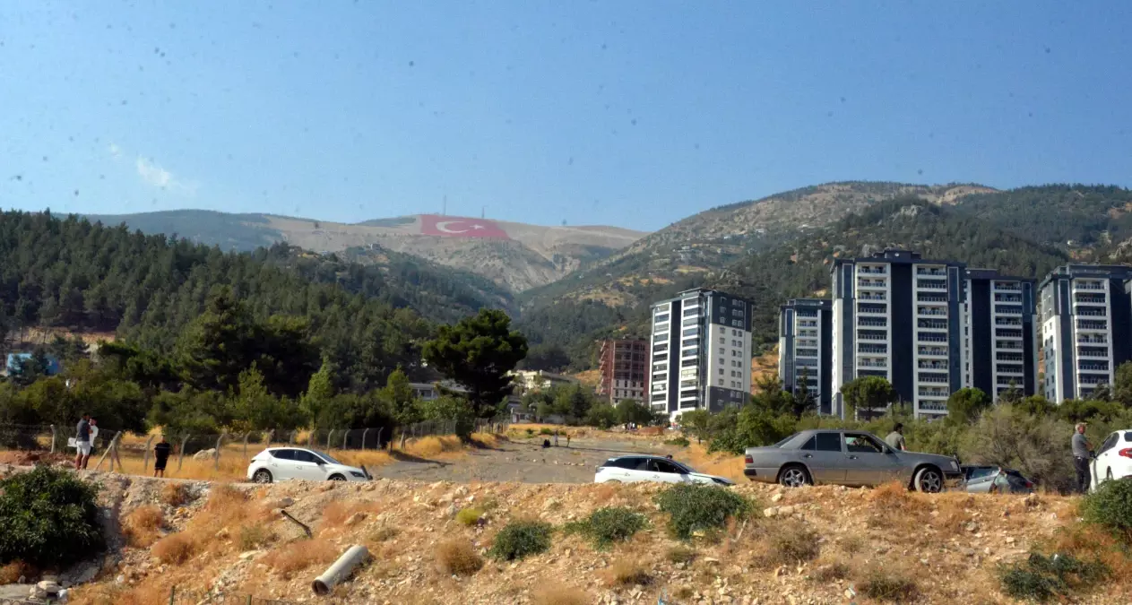 Kahramanmaraş\'ta Dev Türk Bayrağı