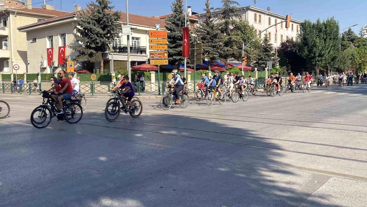 Eskişehir\'de Zafer Bayramı Bisiklet Turu
