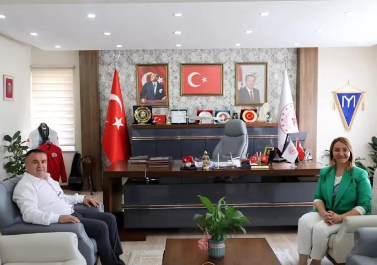 Pazaryeri Belediye Başkanı Zekiye Tekin\'den Gençlik ve Spor İl Müdürü\'ne Ziyaret