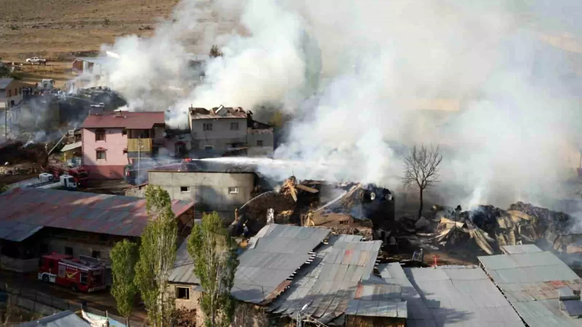 Erzurum\'da Kırmızıtaş Mahallesi\'nde Yangın Kontrol Altına Alındı
