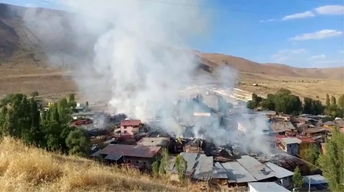 Erzurum\'da Kırmızıtaş Köyü\'nde Yangın: 15 Ev Kullanılamaz Hale Geldi